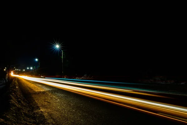 Magnificent shake the light of car lights in the evening on the highway with the stars of streetlights — Stock Photo, Image