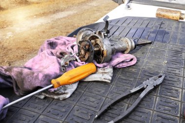 Araba tamircisi eski Vaz marka araba iltihabı distribütörü onarım ı yapar.