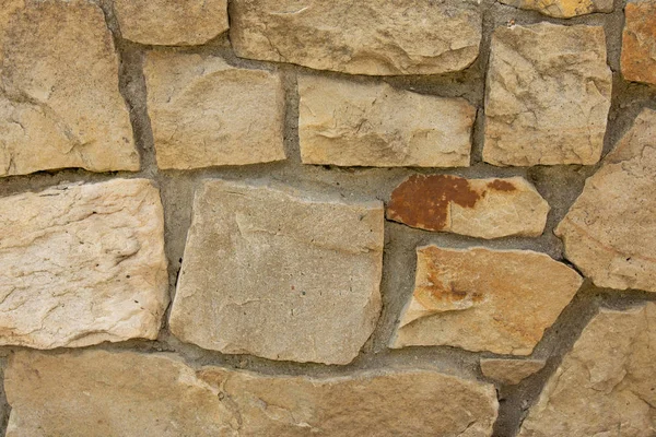 Zeď zdobí kamenné kameny, nádherná textura. — Stock fotografie