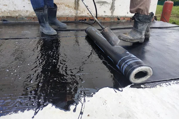 Worker covered surface, bitumen primer for improving adhesion during surfacing, rolled waterproofing, during the installation of isolation on industrial or household objects.