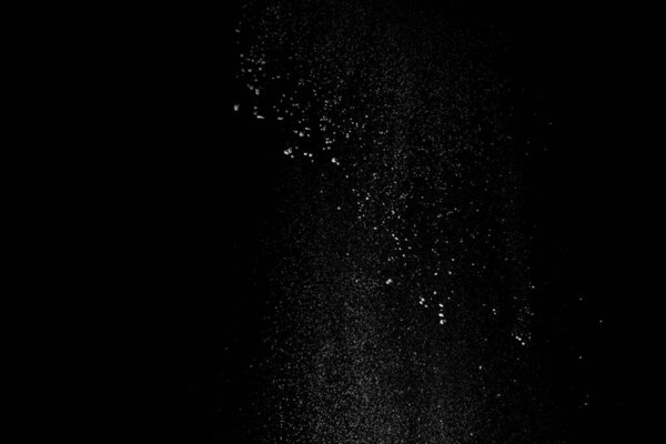 Белая мука динамически льстит без изолированного черного фона 2020
