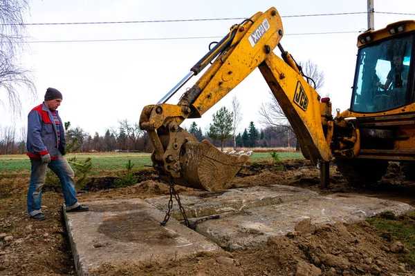 Trostyanets Ucraina Dicembre 2019 Escavatore Nel Villaggio Spiana Strada Cortile — Foto Stock