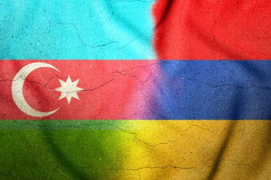 Azerbaycan ve Ermenistan 'ın bayraklarıyla 2021 yılındaki ilişkilerin kızışması sırasında çekilmiş kavramsal fotoğraf.