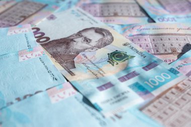 Ukrayna hrivnisi bin hryvnianın yüz değeri, bin hryvnia banknotunun dokusu yakın plan 2021
