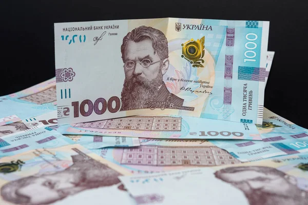 Ukrainska Pengar Valör Tusen Hryvnias Ukrainsk Sedel Svart Bakgrund 2021 — Stockfoto