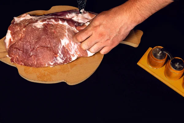 Carne Cruda Collo Maiale Cuoco Prepara Carne Marinatura Taglia Strutto — Foto Stock