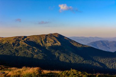 Karpatların, Ukrayna 'nın Ukrayna turizm beldelerinin, Ukrayna Karpatlarının turistik yürüyüş rotaları. 2020