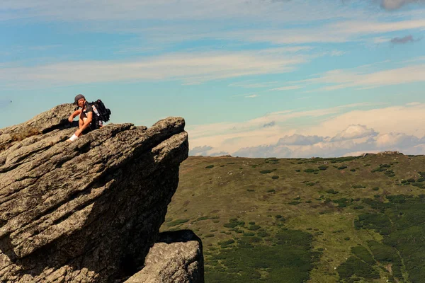 Homme Sur Des Sommets Des Beautés Des Carpates Des Montagnes — Photo