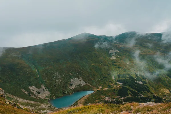 Uitzicht Van Mount Gutyn Tomnatyk Naar Lake Brebeneskul Een Meer — Stockfoto