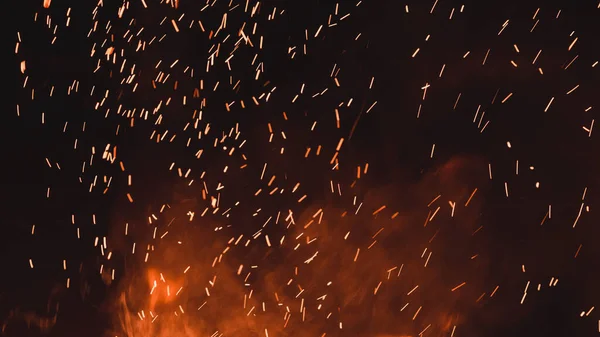 Nahaufnahme Von Funken Aus Feuer Funken Auf Schwarzem Grund Feuerspektakel — Stockfoto