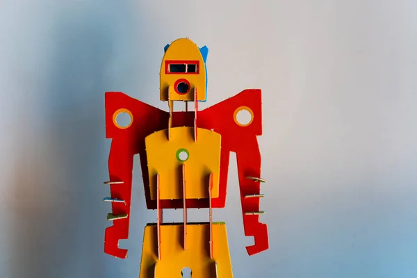 Красный Оранжевый Картонный Робот — стоковое фото