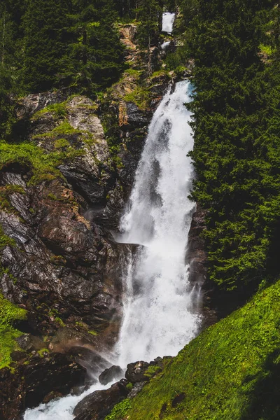 Hermosa Cascada Bosque Las Dolomitas Italianas — Foto de Stock