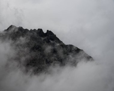 İtalyan dolomites üzerinde tipik dağ manzarası