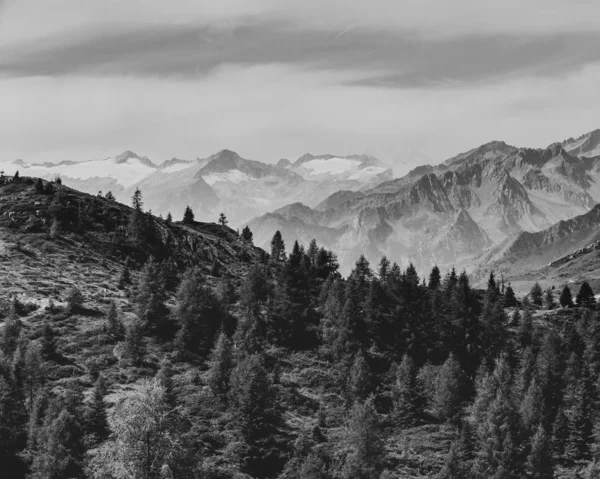 Paisagem típica da montanha nas dolomitas italianas — Fotografia de Stock