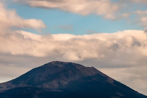 Vista del volcán Vesubio y el Monte Somma desde la cuenca — Foto de Stock