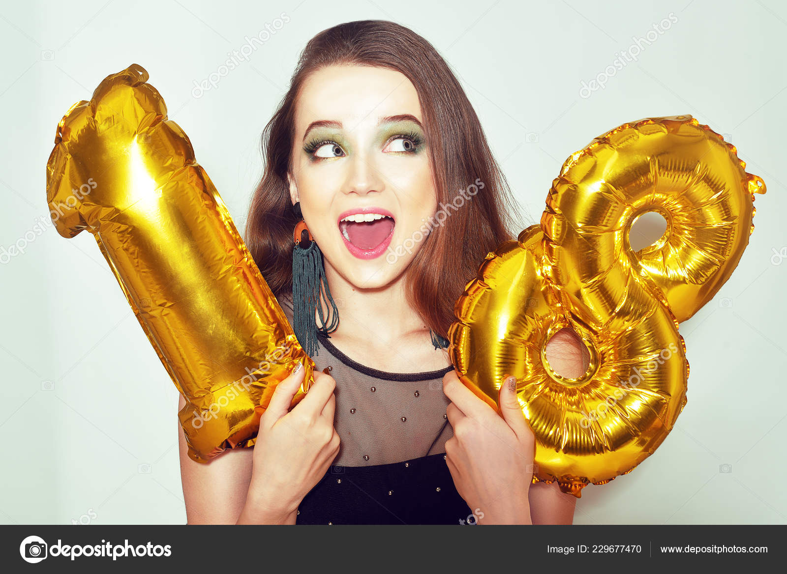 Una Cumpleañera Cumpleaños Número Con Globos Dorados Emocionado
