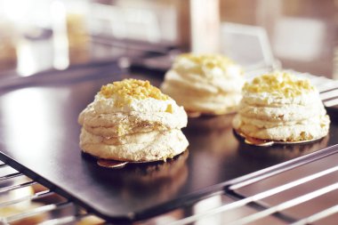 Bir restoran, kafe gurme çikolata tatlı. Aşçılık, bir kitap tatlılar, tatlılar.