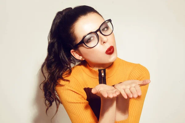 Schönheit Mode Brünettes Model Mädchen Mit Stilvoller Brille Mädchen Schickt — Stockfoto