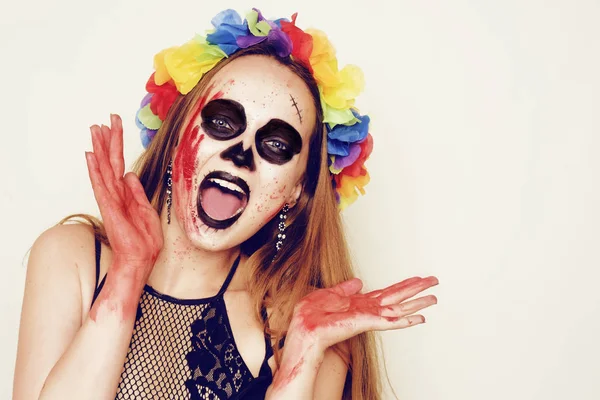 Halloween-Party, Mädchen im Kostüm und mit Halloween-Make-up. a g — Stockfoto