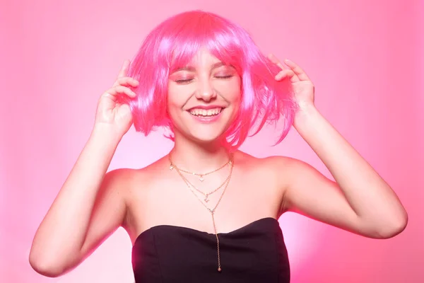 Girl Pink Wig Pink Background Happy Grimaces Smiles Bright Photo — Stock Photo, Image