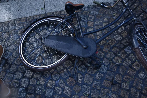 Les Vélos Sont Couchés Sur Trottoir Mauvais Temps Tempête Amsterdam — Photo