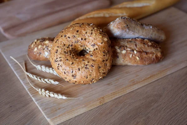 Verschiedene Brotsorten Frisches Gebäck Der Bäckerei Brot Mit Sesam Getreide — Stockfoto