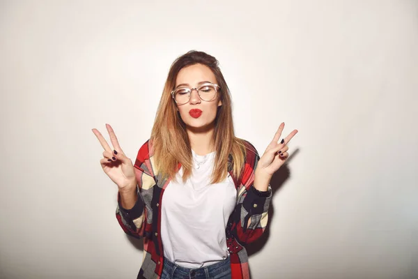 Hermosa Chica Moda Hace Caras Risas Divierte Gafas Para Visión —  Fotos de Stock