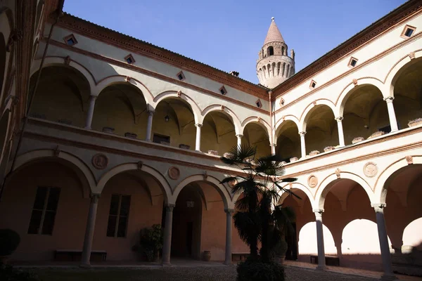 The courtyard of Rivalta castle. — Stock Photo, Image