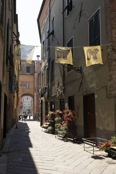Das Schleuderviertel in albenga, italien — Stockfoto