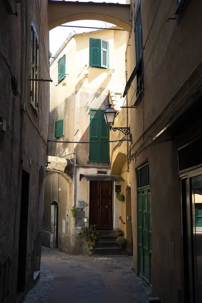 Albenga vista strada, Italia . — Foto Stock