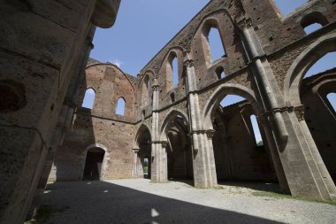 San Galgano Manastırı'nın merkezi nef.