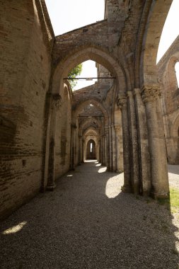 San Galgano Manastırı'nın koridorlarından biri.