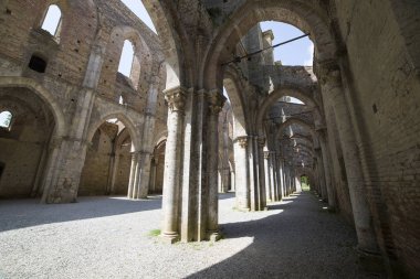 San Galgano Manastırı'nın koridorlarından biri.