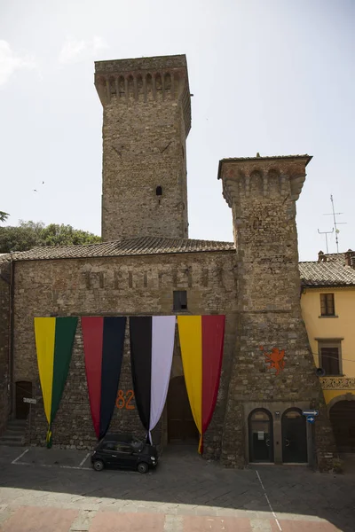 De middeleeuwse torens van Lucignano. — Stockfoto
