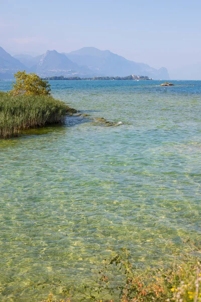 Landscape Clear Blue Waters San Biagio Island Manerba Del Garda — Stock Photo, Image