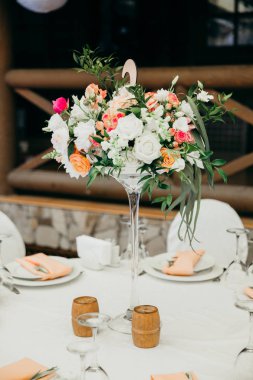 güzel düğün günü dekorasyon çiçekler ile tablo