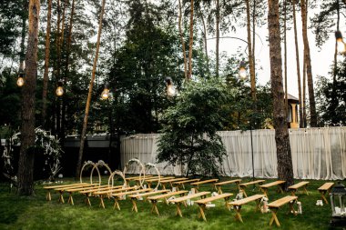  Açık havada düğün için sandalye