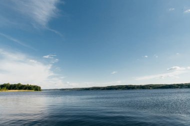 Yaz güzel göl. Doğa