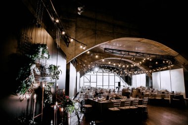 güzel düğün günü masa dekorasyonu 