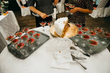 pasta ve tatlılar düğün Resepsiyon masasında