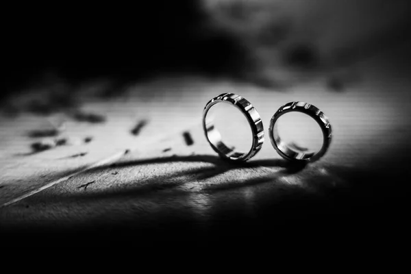 Wedding Rings Wooden Background — Stock Photo, Image