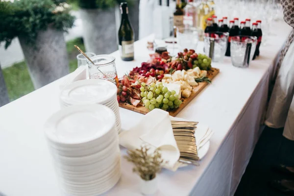 Mooie Bruiloft Dag Tabel Set Drankjes Hapjes Tafel — Stockfoto