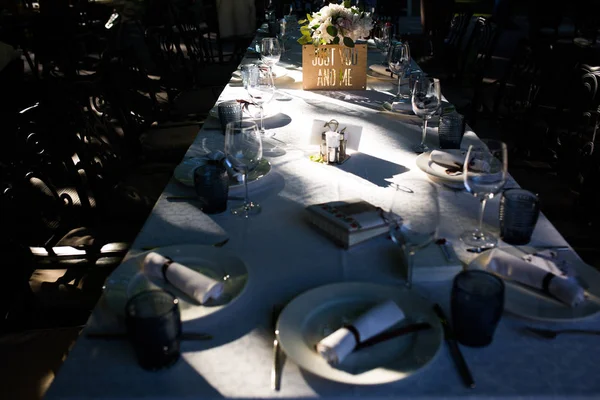 Schöner Hochzeitstag Tisch Gedeckt — Stockfoto