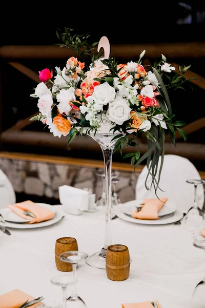 Bela Decoração Dia Casamento Mesa Com Flores — Fotografia de Stock