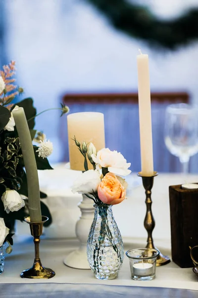 Indah Hari Pernikahan Dekorasi Meja Dengan Bunga — Stok Foto