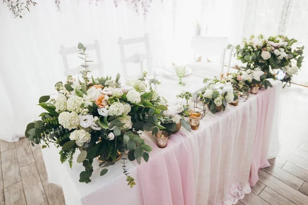 Schöne Tischdekoration Hochzeitstag Dekor — Stockfoto