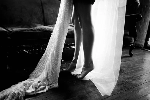 Jeune Mariée Avec Robe Blanche Matin Intérieur — Photo