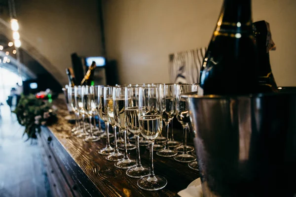 Taças Champanhe Casamento Perto — Fotografia de Stock