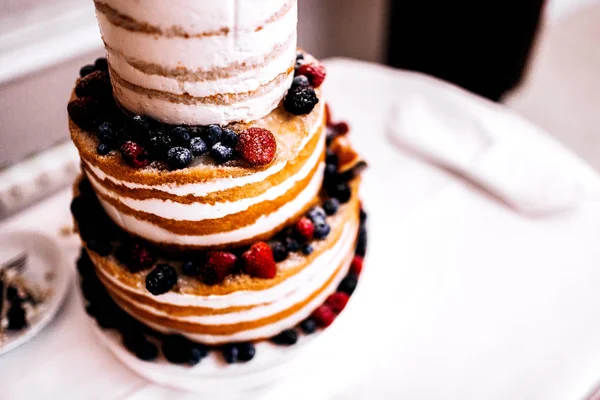 Beautiful Wedding Cake Berries Close — Stock Photo, Image