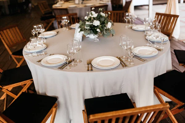 Bela Decoração Mesa Dia Casamento Com Flores — Fotografia de Stock